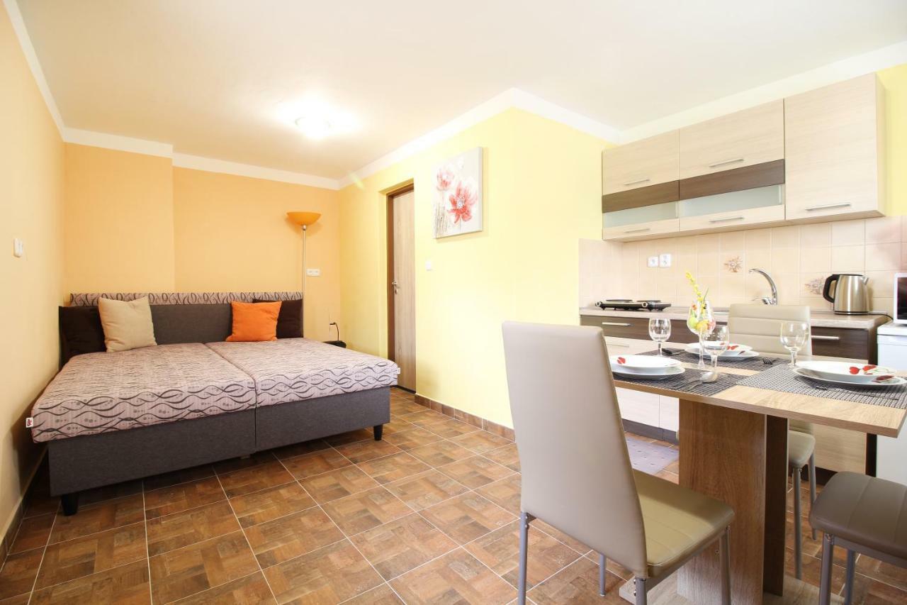 Apartmany Vcelka Hranice u Novych Hradu Экстерьер фото
