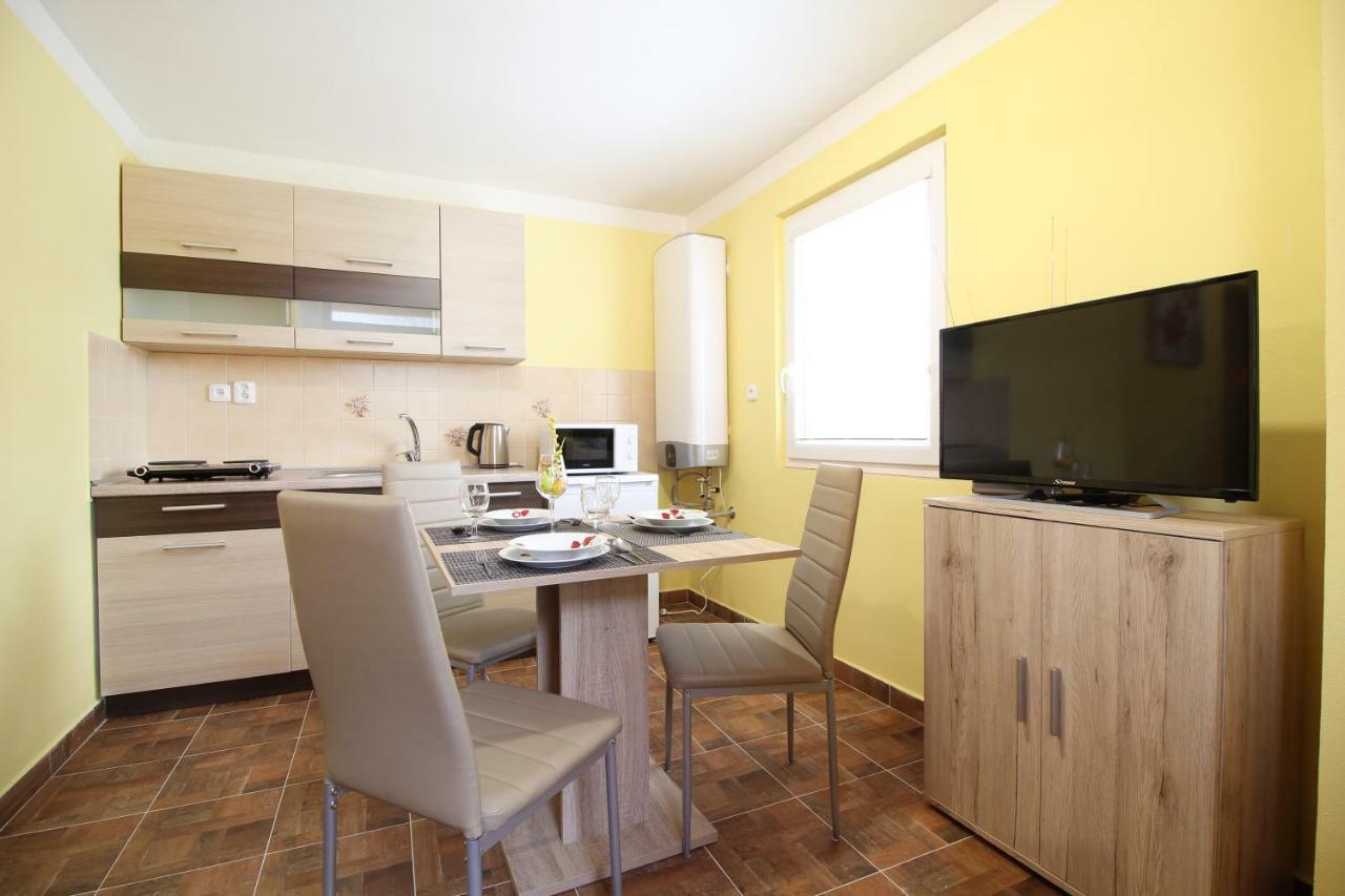 Apartmany Vcelka Hranice u Novych Hradu Экстерьер фото